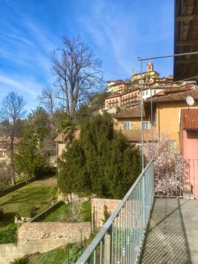 da Emi - La casetta in piazza Monforte De Alba